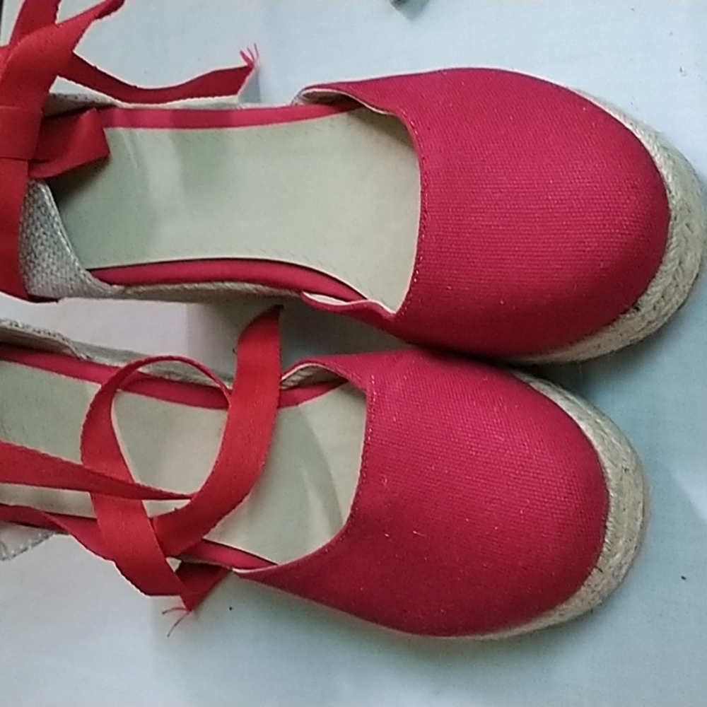 Red wedge heels